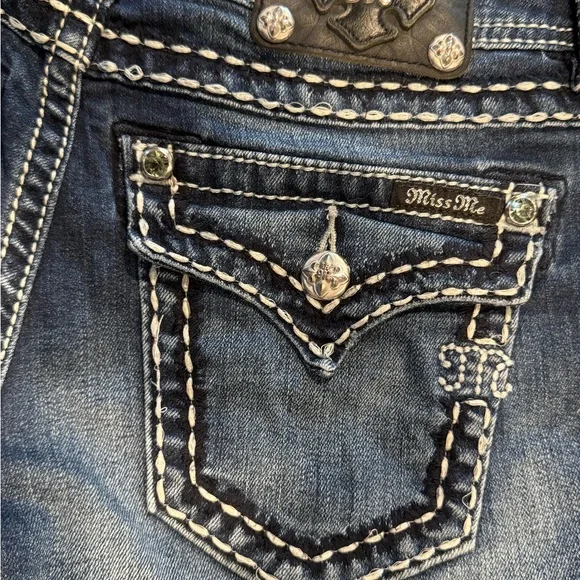Miss Me Dark Wash Denim Signature Jean Shorts With Flap Pockets - Size 27 - Picture 7 of 8